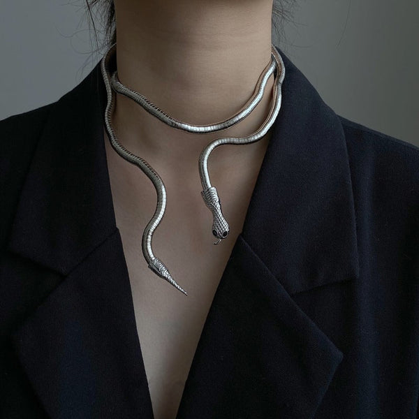 Choker-Snake-Necklace-woman