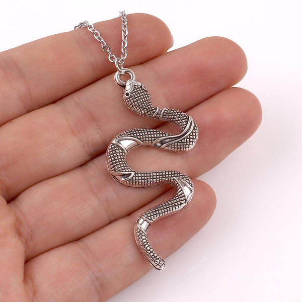Silver-Snake-Necklace-style