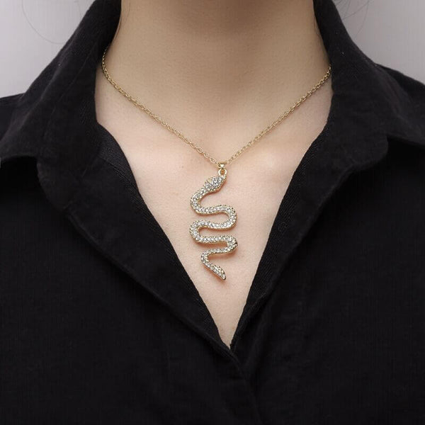 Snake-Crystal-Necklace-woman