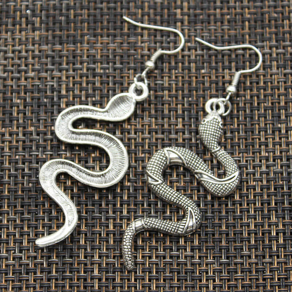 Snake-Earrings-Silver-design